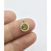 Pendentif mini piece avec lune gravée.