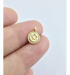 Pendentif mini piece avec lune gravée.