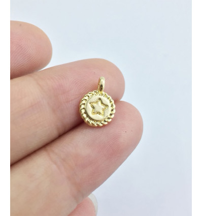 Pendentif mini piece avec lune gravée.