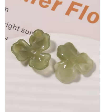 pendentif fleur pensée en acétate