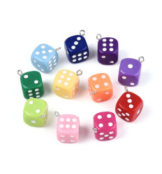 pendentif dé coloré