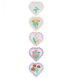 Ecusson coeur fleurs brodées