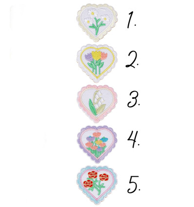 Ecusson coeur fleurs brodées