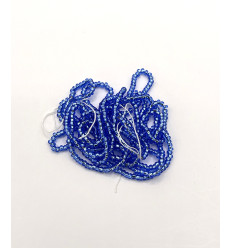 Rocaille diamantée bleu clair sur argent 10/o sur fil