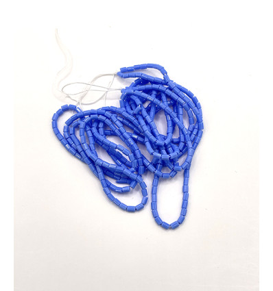Rocaille tube facette pervenche opaque sur fil