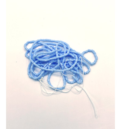 Rocaille tube facette opaque bleu clair sur fil