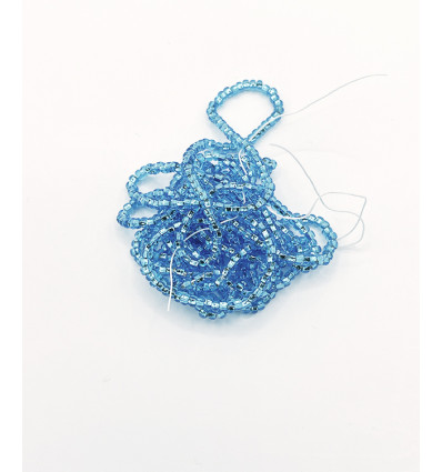Rocaille diamantée bleu pâle sur argent 10/o sur fil