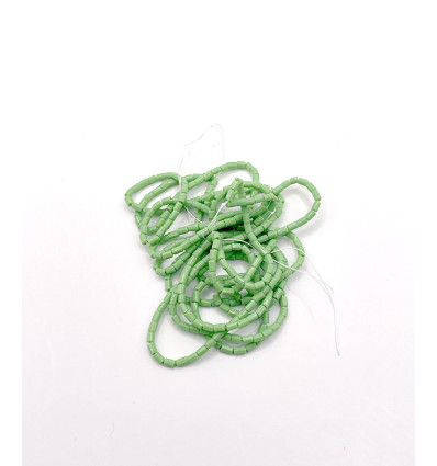 Rocaille tube facette vert prairie opaque sur fil