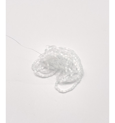 Rocaille tube facette satin blanc sur fil