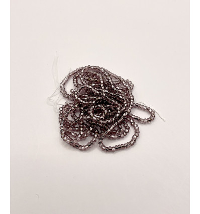 Rocaille diamantée améthyste clair sur argent 10/o sur fil