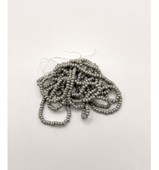 Rocaille diamantée gris clair mat 10/o sur fil