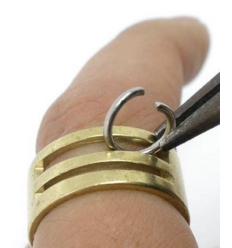Bague pour aider à ouvrir les anneaux